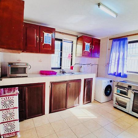 פריטאון Zunox Guest House מראה חיצוני תמונה