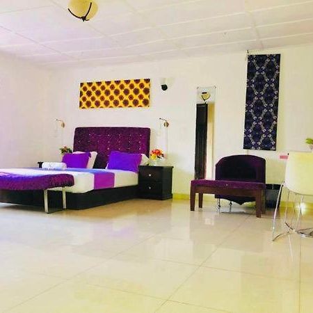 פריטאון Zunox Guest House מראה חיצוני תמונה