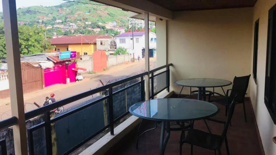 פריטאון Zunox Guest House מראה חיצוני תמונה