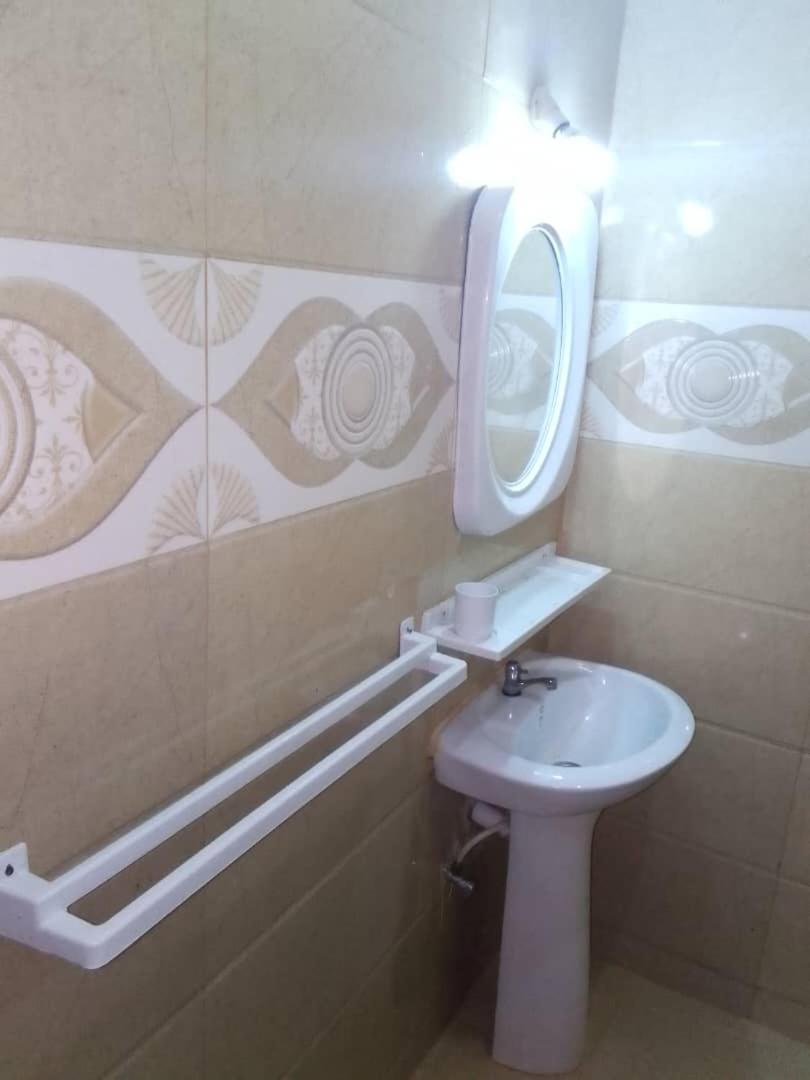 פריטאון Zunox Guest House מראה חיצוני תמונה