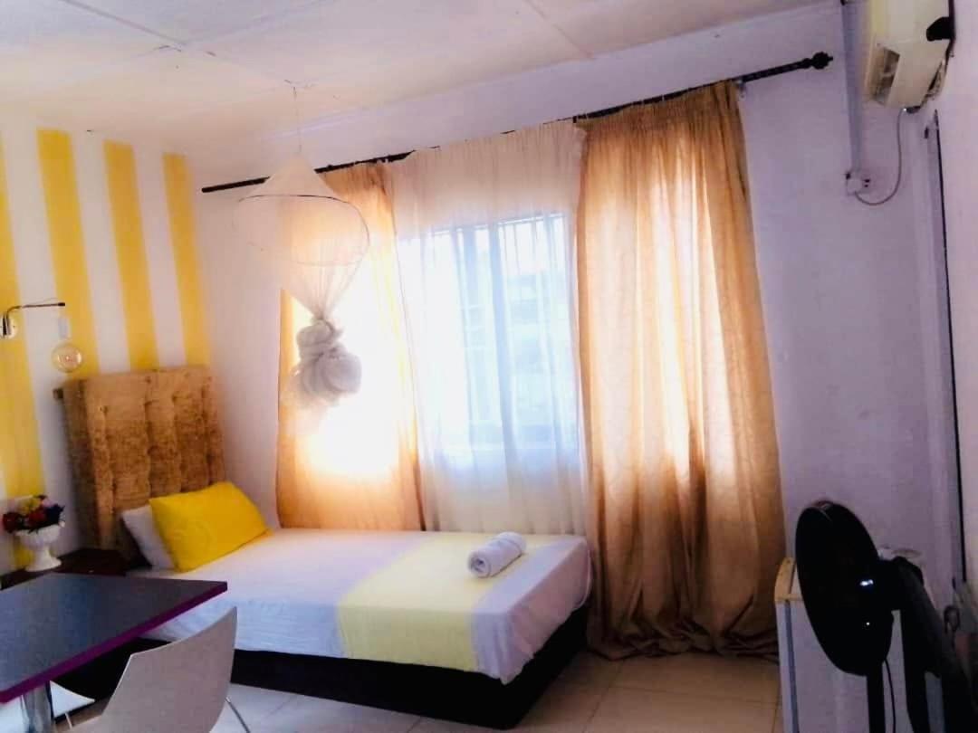 פריטאון Zunox Guest House מראה חיצוני תמונה