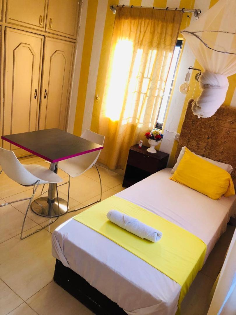 פריטאון Zunox Guest House מראה חיצוני תמונה