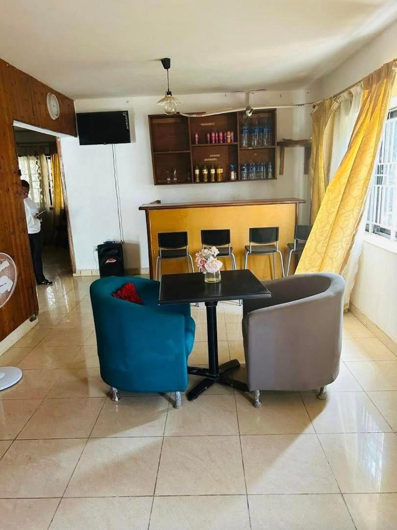 פריטאון Zunox Guest House מראה חיצוני תמונה
