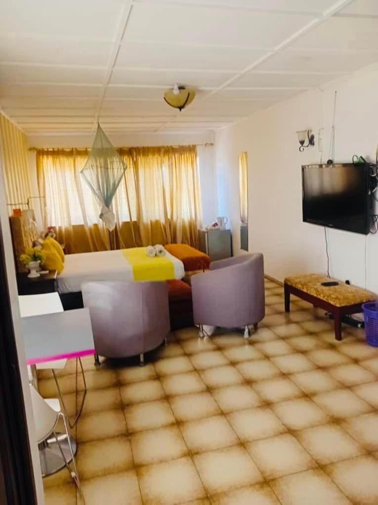פריטאון Zunox Guest House מראה חיצוני תמונה