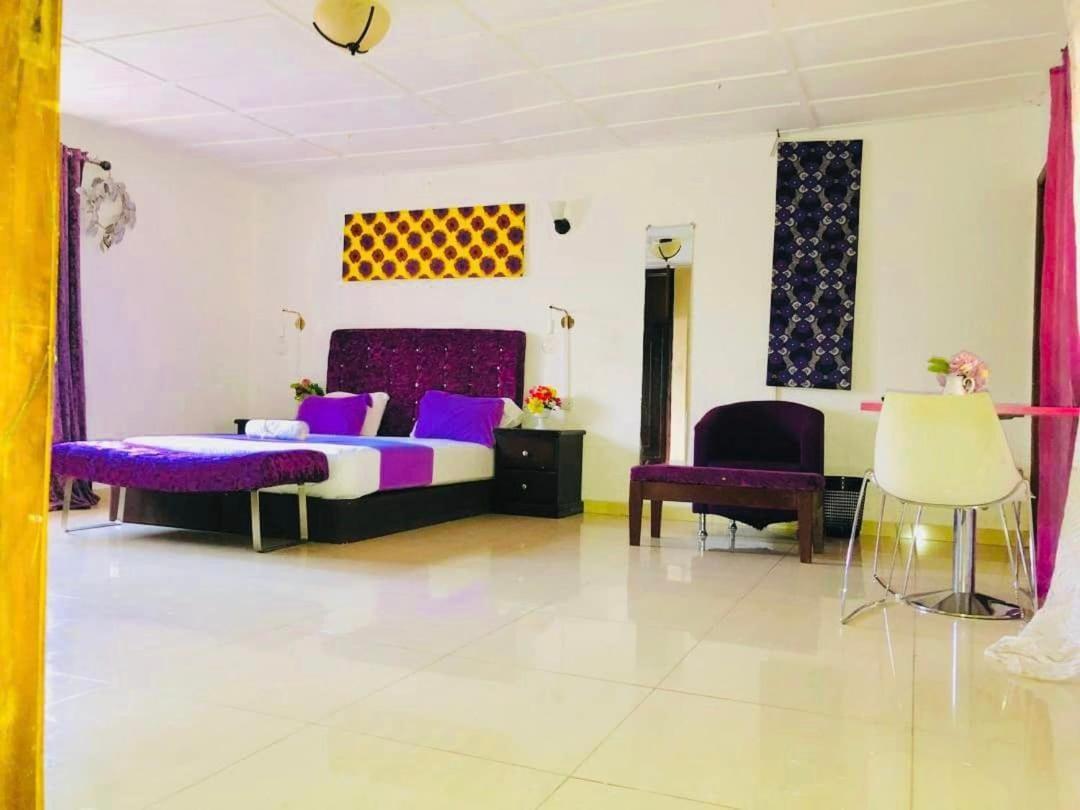 פריטאון Zunox Guest House מראה חיצוני תמונה